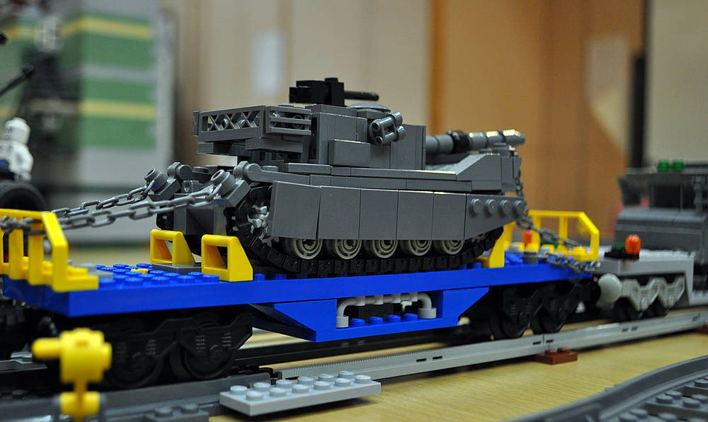 イベント 九州ミリオフ 戦車の積み方と 鉄道に似合う戦車 特撮的演出 Legoゲージ推進機構日報 レゴトレイン ブログ