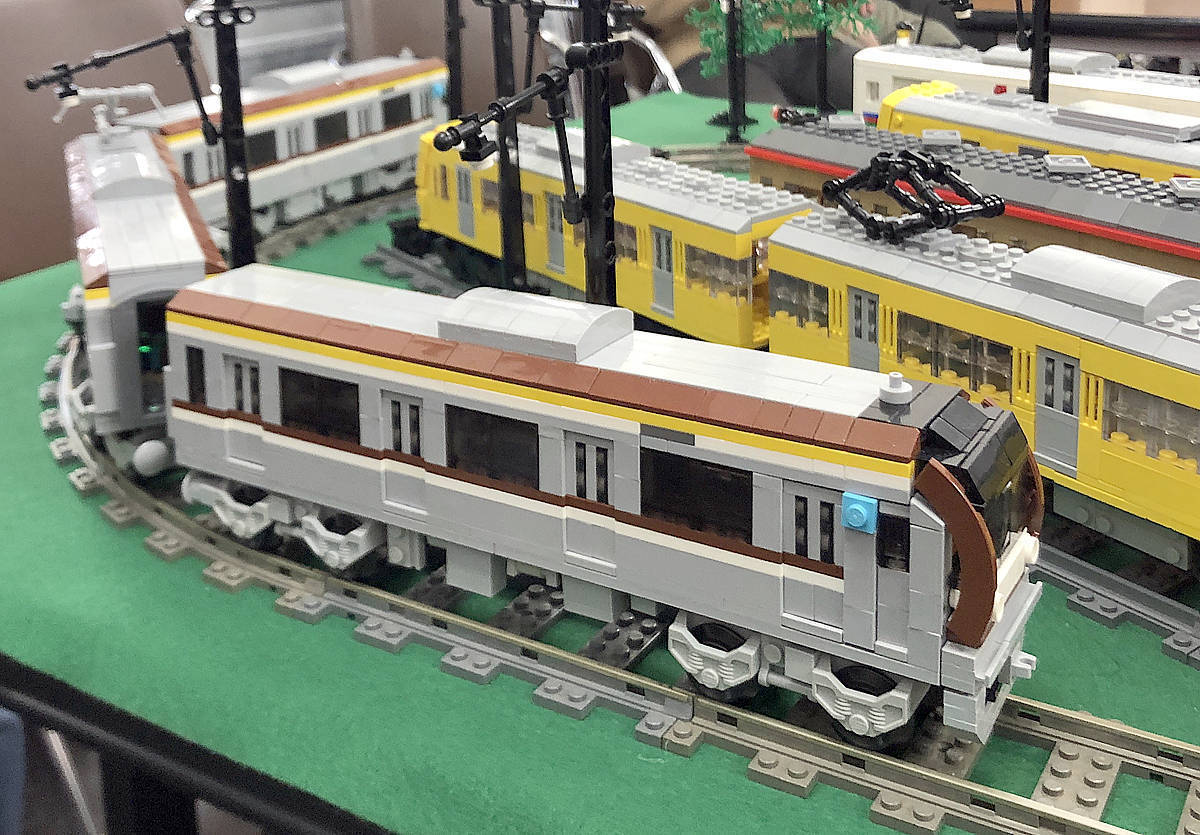 作品紹介】ぬで様の東京メトロ10000系電車。意外な装飾で、魅せる。: Legoゲージ推進機構日報～レゴトレイン・ブログ